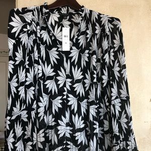 Ann Taylor black & white floral blouse
